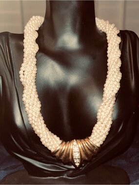 Vintage Cream Pearl Twist Necklace with Gold-tone Center